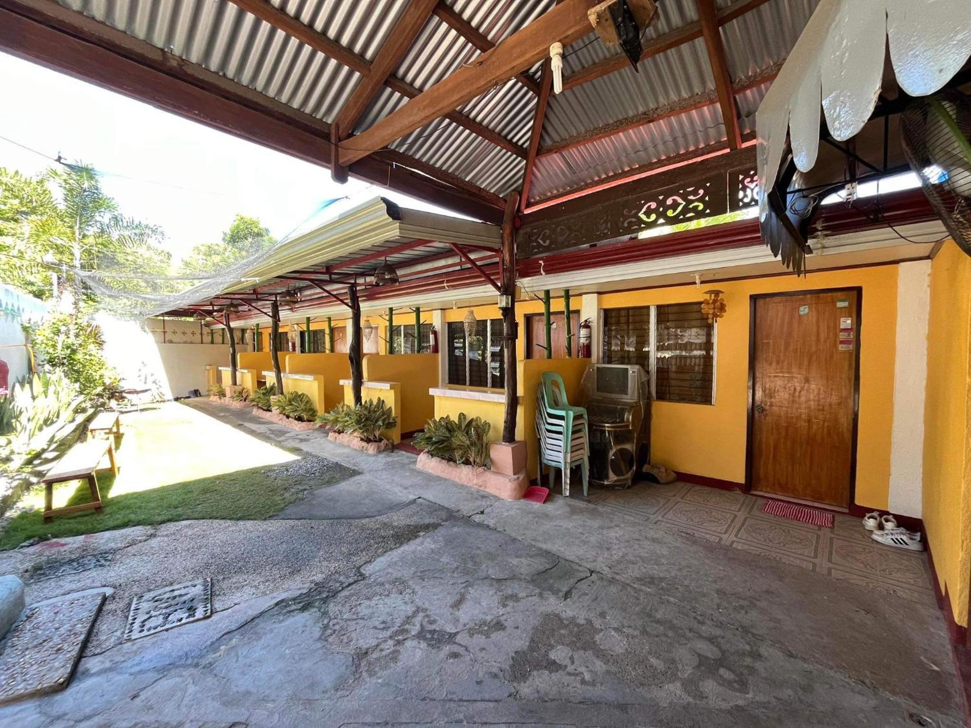 On Board Panglao Beach Hostel & Resort ダオ エクステリア 写真