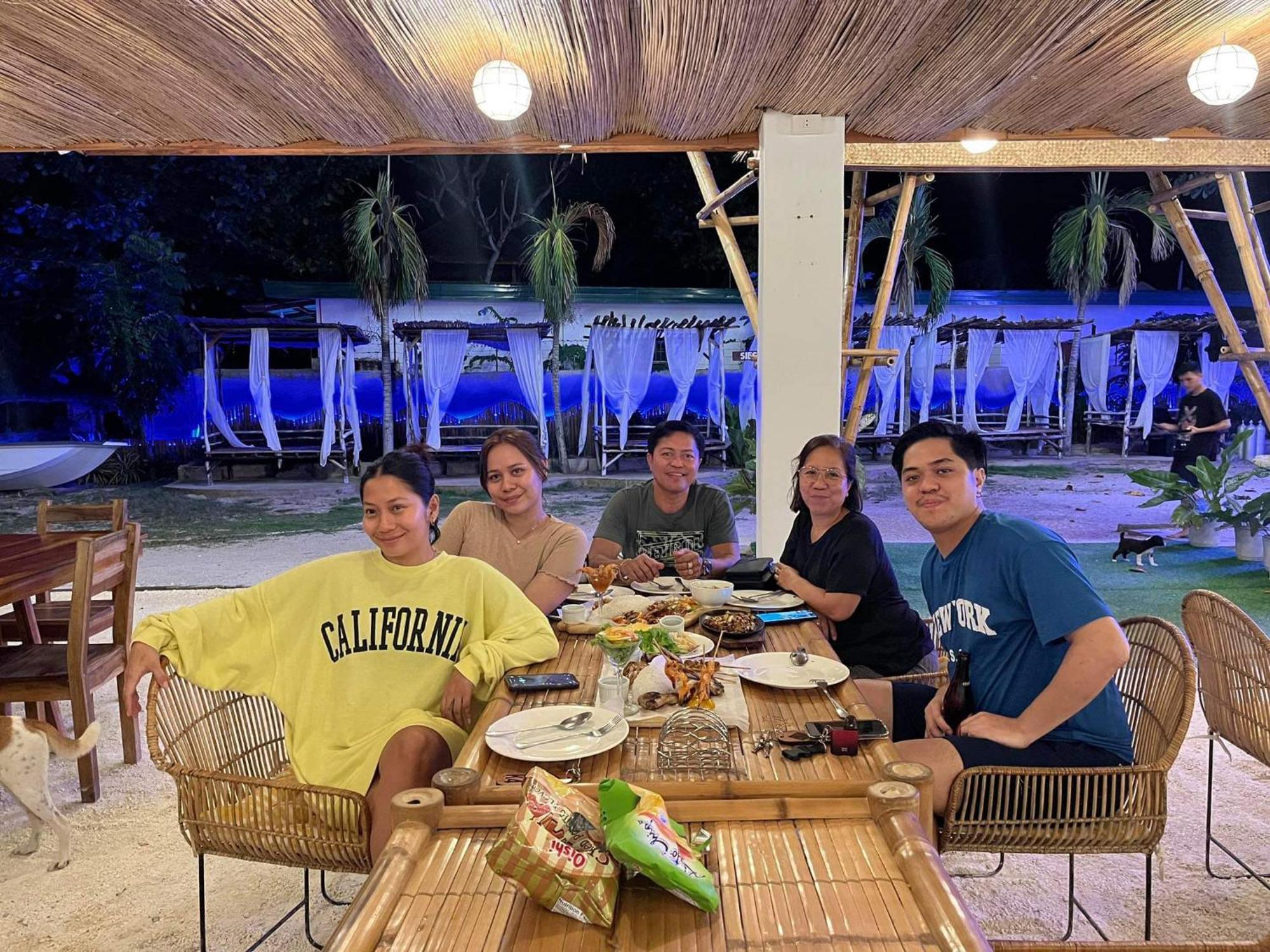 On Board Panglao Beach Hostel & Resort ダオ エクステリア 写真