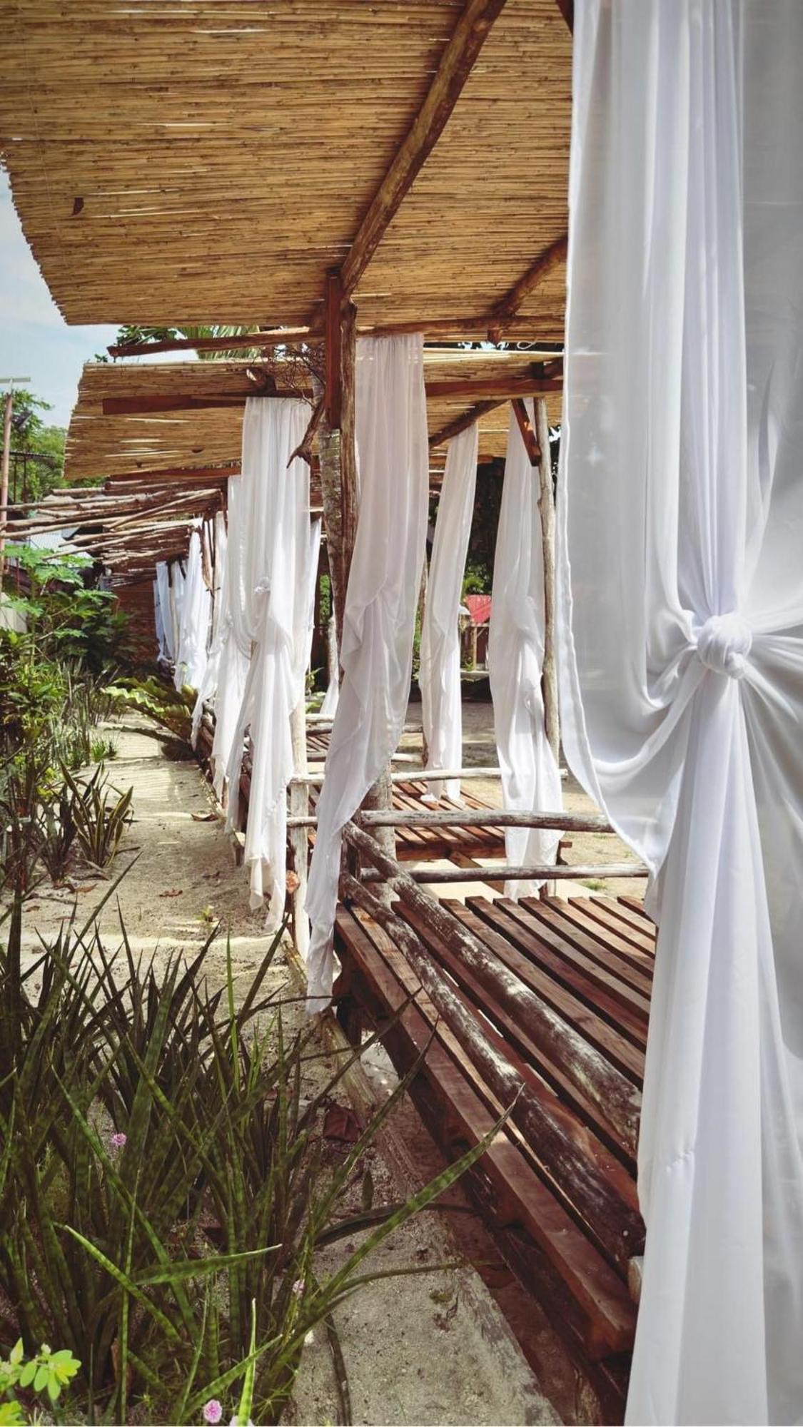 On Board Panglao Beach Hostel & Resort ダオ エクステリア 写真